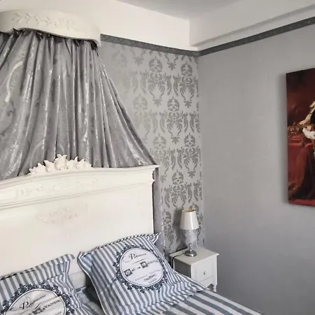 Napoleon - La Halte D'eugenie Bed & Breakfast